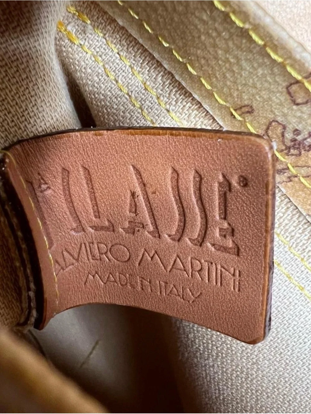 Alviero Martini individual leather geo